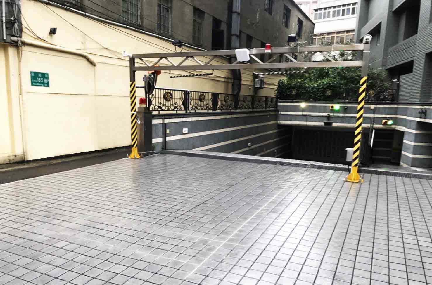 *台北市士林區-社區地下停車場照片