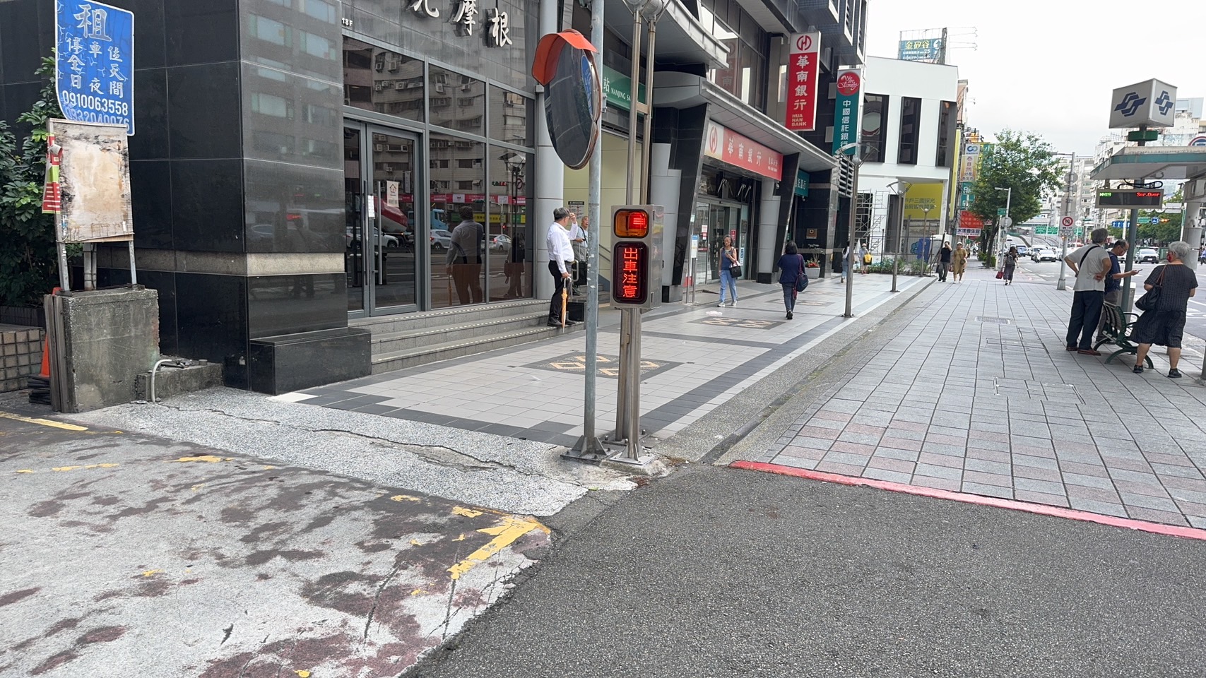 台北松山區-出車注意燈箱更換工程