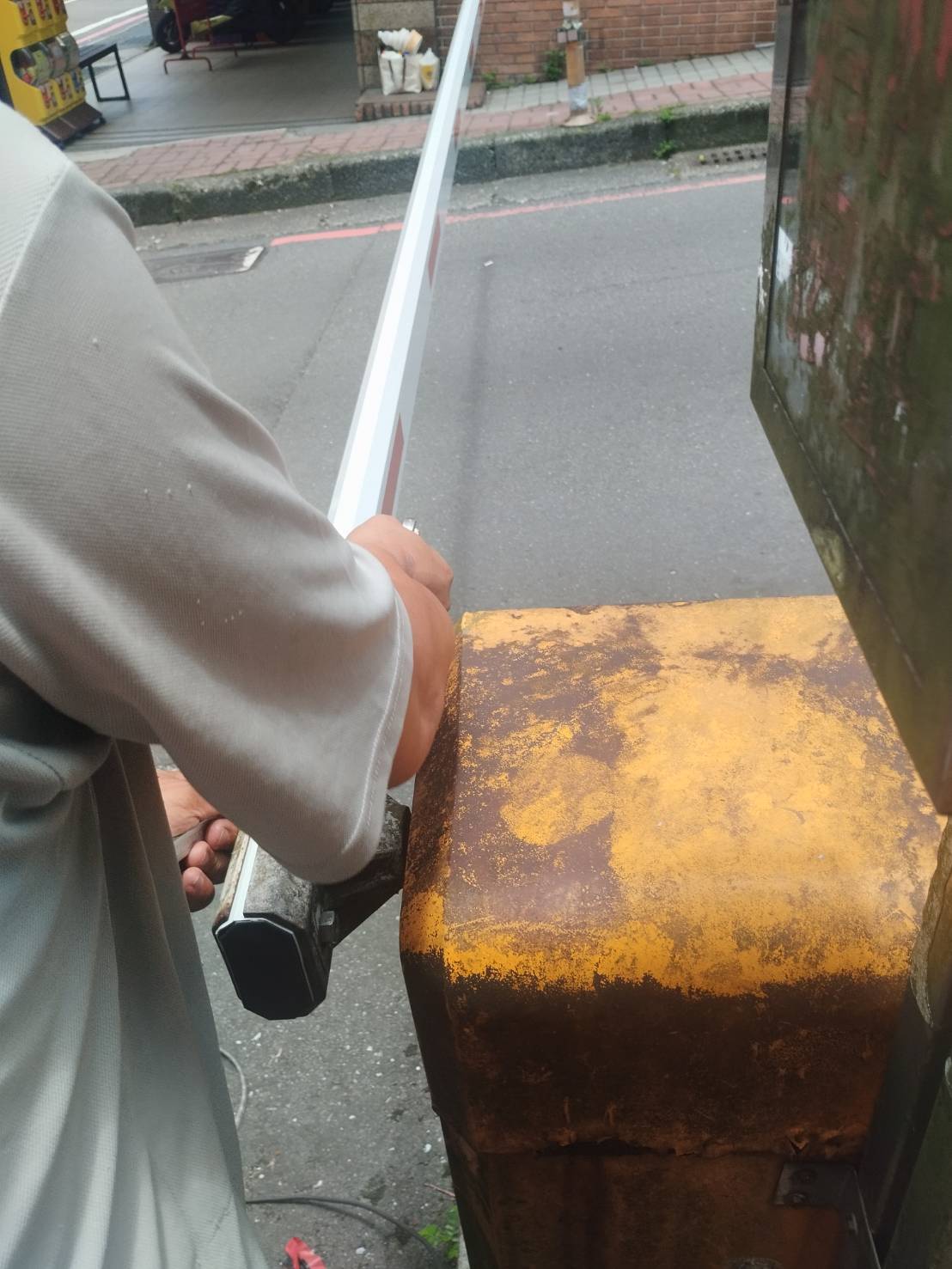 基隆暖暖區-檔桿更換工程