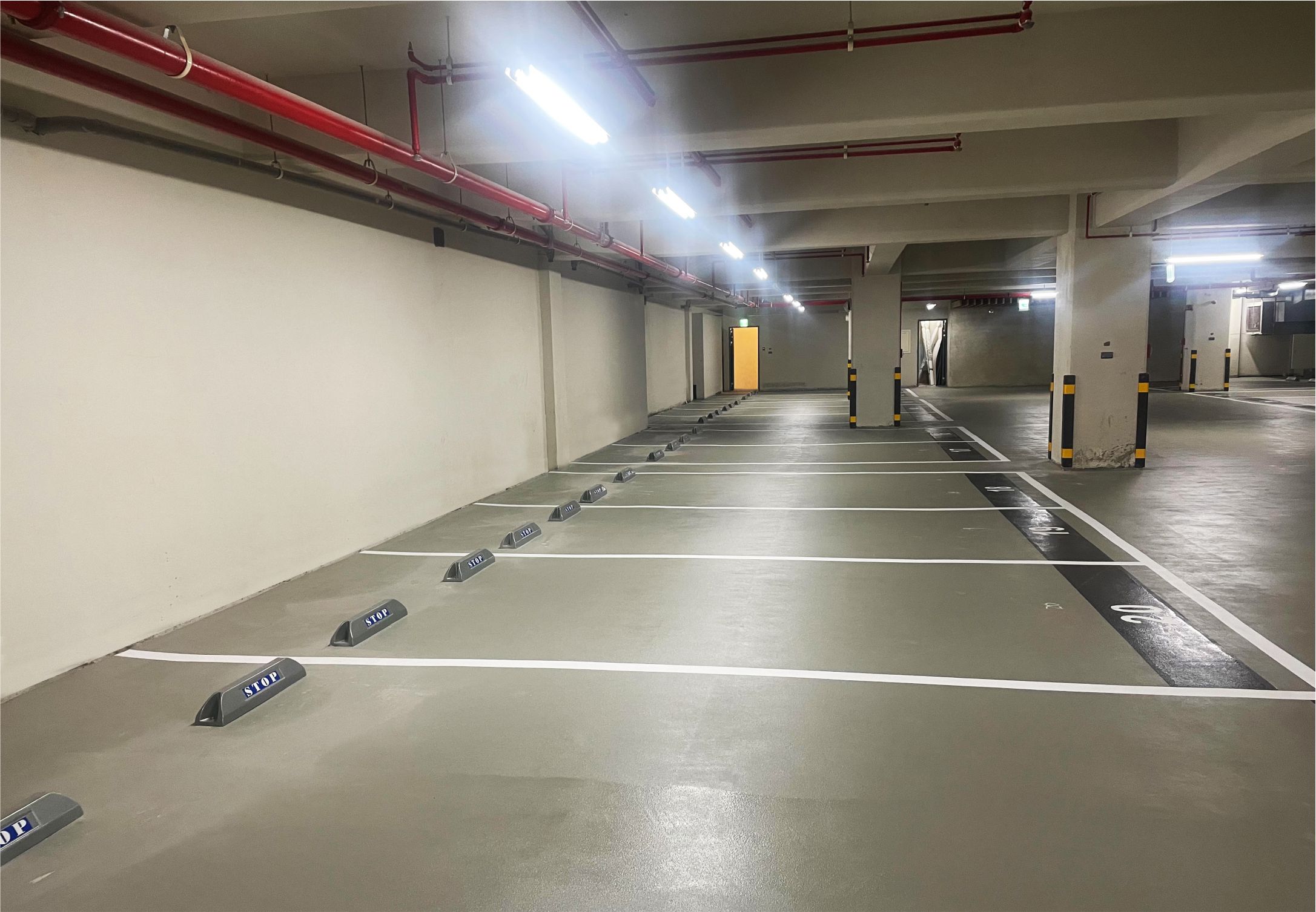 *臺北市內湖區-地下停車場照片